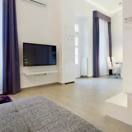 Gozsdu Dream Luxury 3 Double Bed Centre