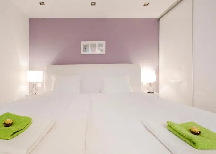 Gozsdu Dream Luxury 3 Double Bed Centre *