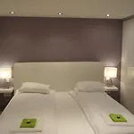 Gozsdu Dream Luxury 3 Double Bed Centre *