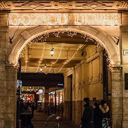 Gozsdu Dream Luxury 3 Double Bed Centre *