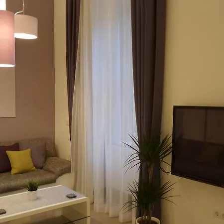 Gozsdu Dream Luxury 3 Double Bed Centre