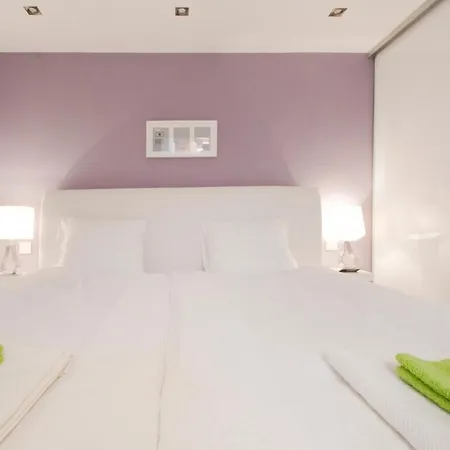 Gozsdu Dream Luxury 3 Double Bed Centre *