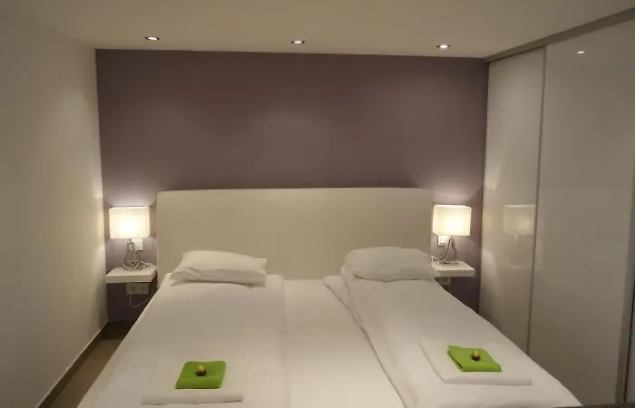 Gozsdu Dream Luxury 3 Double Bed Centre *