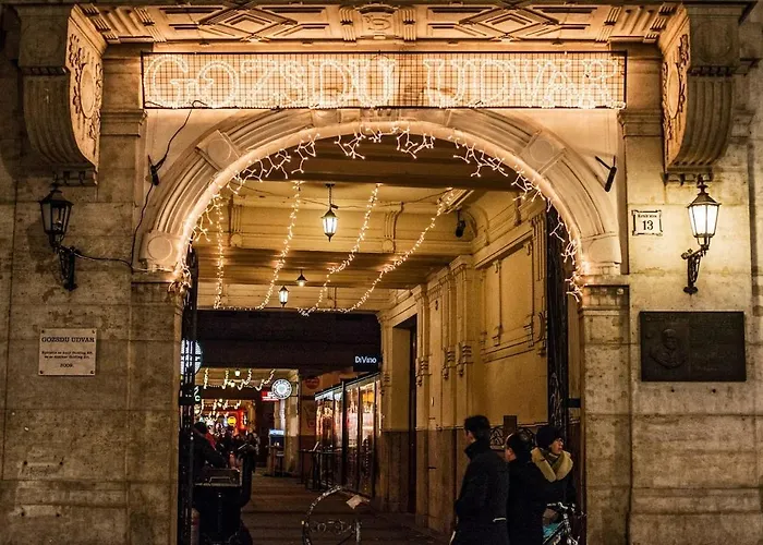 Gozsdu Dream Luxury 3 Double Bed Centre *